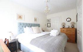 Charming & Spacious Georgian Garden Flat